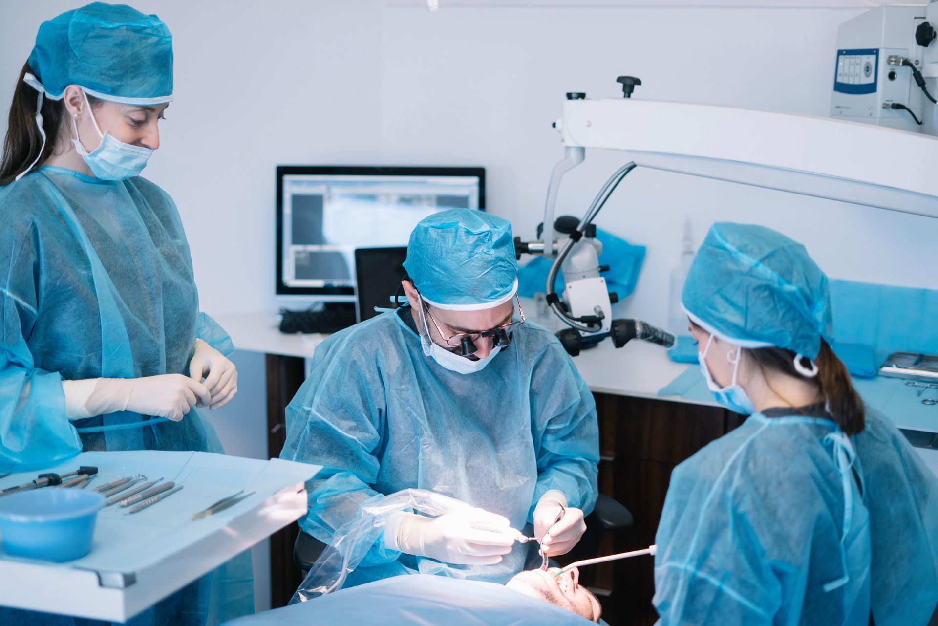 Minimally-Invasive Oral Surgery Banner Image